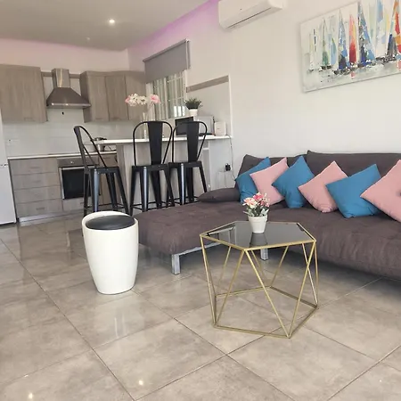 בית נופש 2 Bedroom Sea View פיילה