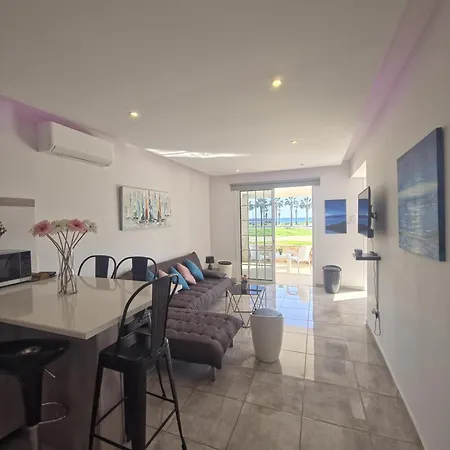 2 Bedroom Sea View בית נופש