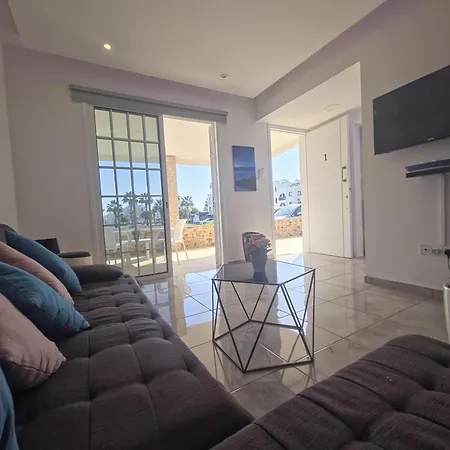 בית נופש 2 Bedroom Sea View