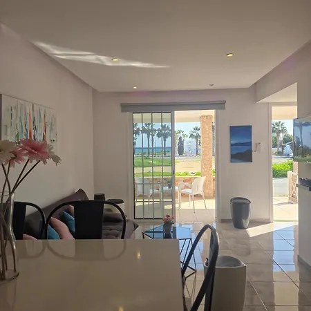 2 Bedroom Sea View פיילה