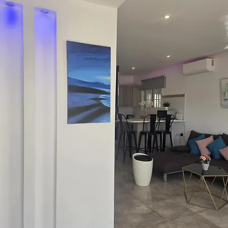 2 Bedroom Sea View בית נופש *